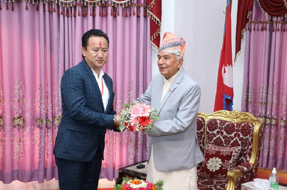तरुण दल अध्यक्ष गुरुङले भेटे राष्ट्रपति रामचन्द्र पौडेल